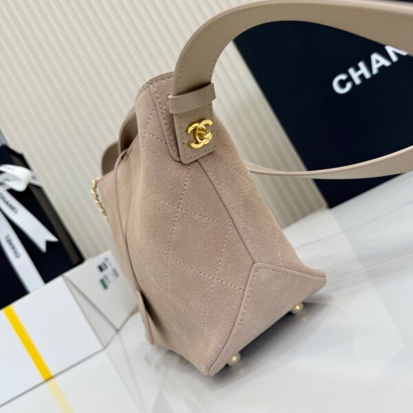 CHANEL 26S BUCKET SHOULDER BAG 26 IN LIGHT BEIGE SUEDE AND CALFSKIN GOLD HARDWARE