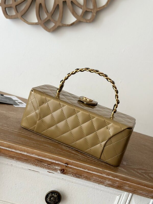 img_5ba11c58_20241121_i1732203485_6461_4_jpg_991b52d9-3abb-45a9-9ab6-2ac19be30323 VINTAGE COSMETIC BAG 22 IN CAPE PALLISER SHINY CALFSKIN GOLD HARDWARE