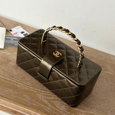 img_5ba11c58_20241121_i1732203495_879_4_jpg_cd55f258-f4bb-48ef-9b80-a0af9e0c0098 VINTAGE COSMETIC BAG 22 IN MIKADO SHINY CALFSKIN GOLD HARDWARE