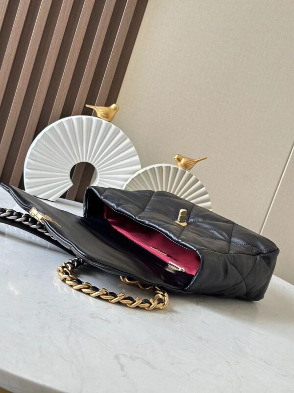 img_65f6763f_20250316_i1742112676_1329_7_jpg CHANEL 26S FLAP BAG 32 IN BLACK LAMBSKIN