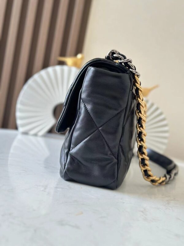 img_65f6763f_20250316_i1742112676_6264_1_jpg CHANEL 26S FLAP BAG 32 IN BLACK LAMBSKIN