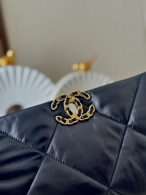 img_65f6763f_20250316_i1742112676_7407_6_jpg CHANEL 26S FLAP BAG 32 IN BLACK LAMBSKIN