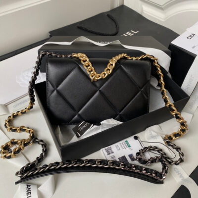 19 WOC 19CM BLACK LAMBSKIN GOLD HARDWARE