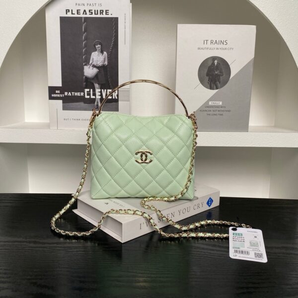 CHANEL 25S COCO CRUSH HANDLE BAG 19 IN LIGHT GREEN CAVIAR LEATHER