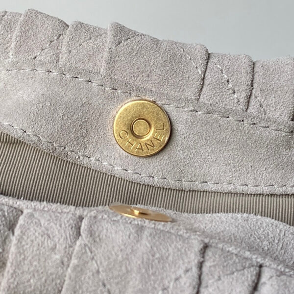 img_70762a6f_20260109_i1767952856714_8618_0_6_jpg CHANEL 26S HAND BAG 32 IN LIGHT GREY BEIGE SUEDE