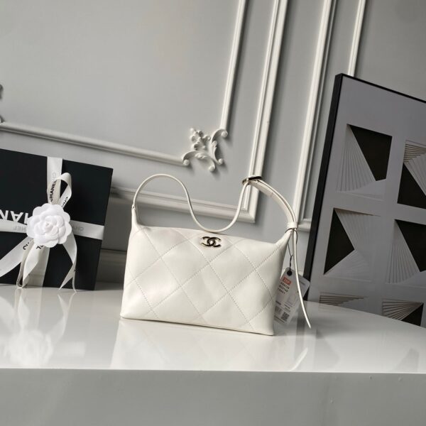 img_70762a6f_20260406_i1775411733207_6264_0_0_jpg CHANEL 26S HOBO BAG 23 IN WHITE LAMBSKIN