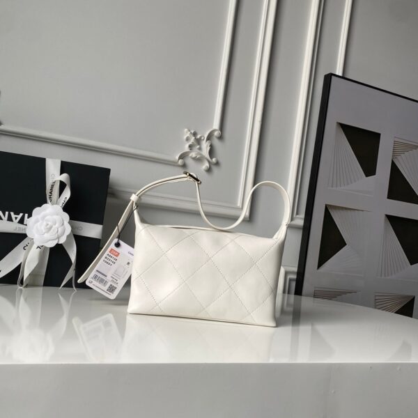 img_70762a6f_20260406_i1775411733255_1049_0_2_jpg CHANEL 26S HOBO BAG 23 IN WHITE LAMBSKIN