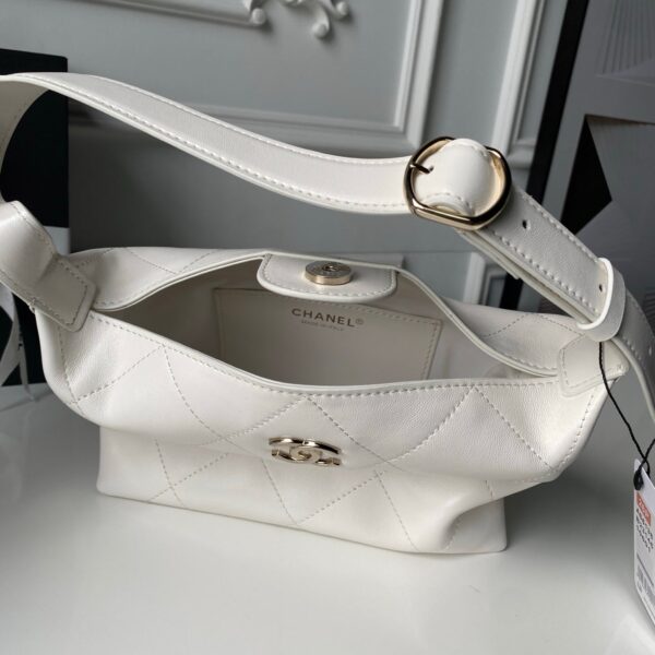 img_70762a6f_20260406_i1775411933087_2379_0_6_jpg CHANEL 26S HOBO BAG 23 IN WHITE LAMBSKIN