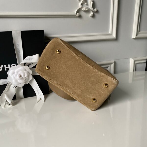CHANEL 26S BUCKET SHOULDER BAG 27 IN CAMEL BROWN SUEDE AND CALFSKIN GOLD HARDWARE