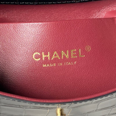 img_70762a6f_20260704_i1783169993686_5734_0_9_jpg CHANEL 26S TOP HANDLE BAG 19 IN BLACK CROCODILE-EMBOSSED CALFSKIN GOLD HARDWARE