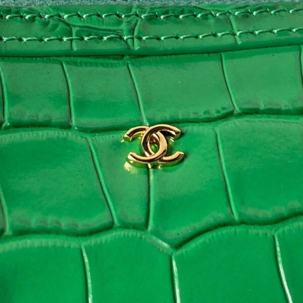CHANEL 26S MINI TIMELESS CLASSIC BARREL BAG 19 IN GREEN CROCODILE-EMBOSSED PATENT CALFSKIN GOLD HARDWARE