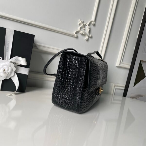img_70762a6f_20260714_i1783961709018_688_0_2_jpg CHANEL 26S CC LOGO SHOULDER BAG 32 IN BLACK CROCODILE-EMBOSSED CALFSKIN GOLD HARDWARE