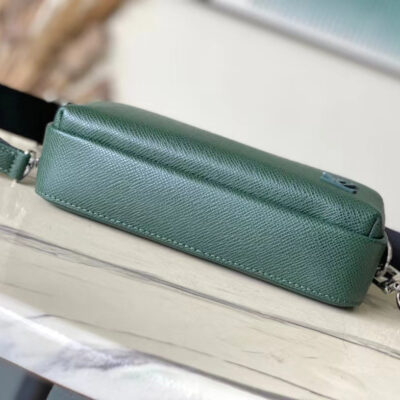  AVENUE MESSENGER 22 IN FOREST GREEN CALFSKIN