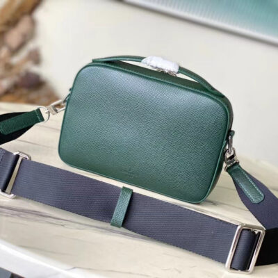  AVENUE MESSENGER 22 IN FOREST GREEN CALFSKIN