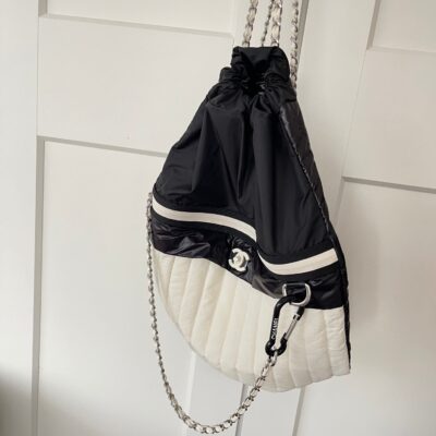 CHANEL 26S DRAWSTRING BACKPACK 44 IN BLACK AND WHITE NYLON GOLD HARDWARE