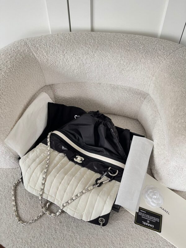 CHANEL 26S DRAWSTRING BACKPACK 44 IN BLACK AND WHITE NYLON GOLD HARDWARE