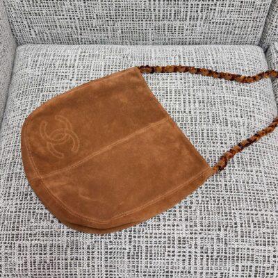 CHANEL 26S LARGE HOBO BAG 33 IN COGNAC BROWN SUEDE TORTOISE RESIN CHAIN