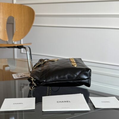 CC MINI HOBO HANDBAG 20 IN BLACK CALFSKIN GOLD-TONE HARDWARE