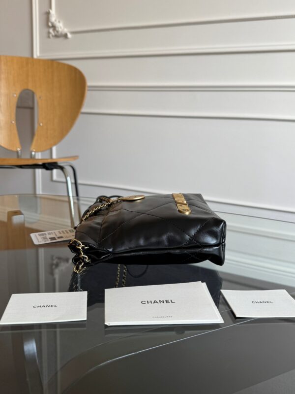 CC MINI HOBO HANDBAG 20 IN BLACK CALFSKIN GOLD-TONE HARDWARE