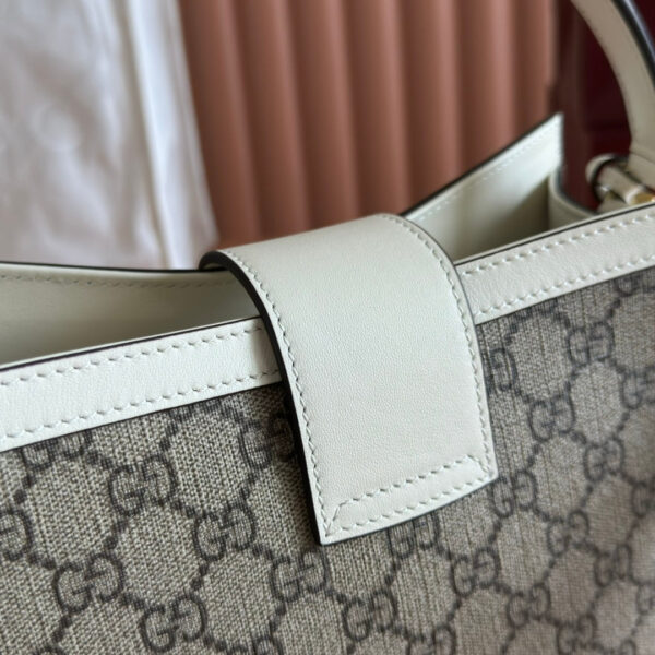 img_89648692_20250602_i1748855456_6732_7_jpg GUCCI 26S PADLOCK TOP HANDLE BAG 25 IN DARK BEIGE AND WHITE CALFSKIN