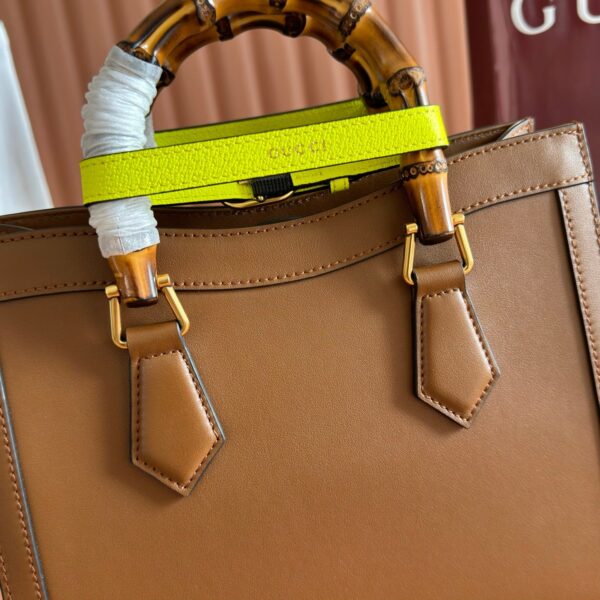 img_89648692_20251220_i1766219374871_7190_0_5_jpg GUCCI 26S DIANA TOTE BAG 27 IN BROWN CALFSKIN