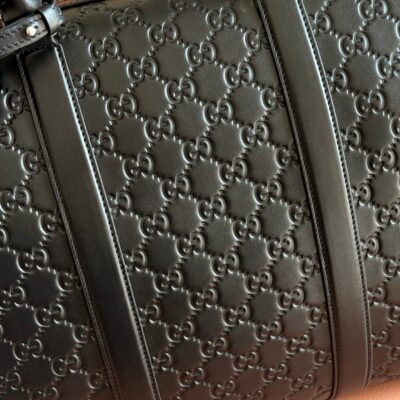 img_89648692_20251228_i1766915580725_7065_0_4_jpg GUCCI 26S EMBLEM DUFFLE BAG 45 IN BLACK EMBOSSED CALFSKIN