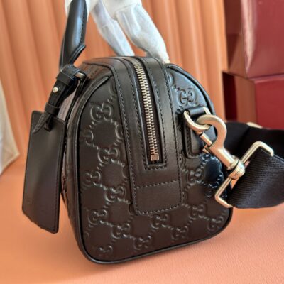 img_89648692_20260103_i1767433365139_4278_0_6_jpg GUCCI 26S EMBLEM DUFFLE BAG 25 IN BLACK EMBOSSED CALFSKIN