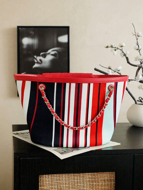 img_8e603200_20260618_i1781772813966_5223_0_2_jpg CHANEL 26S LARGE TOTE BAG 54 IN RED MULTICOLOR CANVAS AND CALFSKIN GOLD HARDWARE