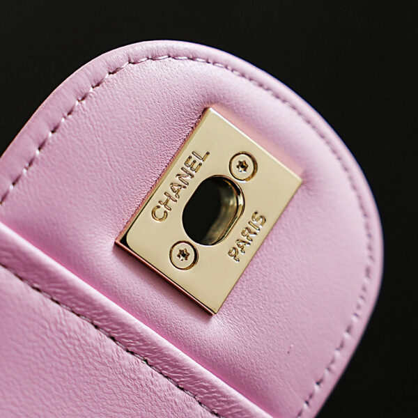 img_8e603200_20260619_i1781860585078_2447_0_8_jpg CHANEL 26S CLASSIC FLAP MEDIUM 23 IN NATURAL RAFFIA AND LIGHT PURPLE CALFSKIN GOLD HARDWARE