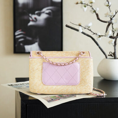 img_8e603200_20260619_i1781860585966_436_0_3_jpg CHANEL 26S CLASSIC FLAP MEDIUM 23 IN NATURAL RAFFIA AND LIGHT PURPLE CALFSKIN GOLD HARDWARE