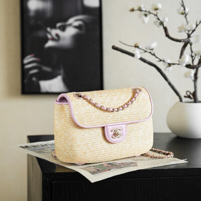 img_8e603200_20260619_i1781860585974_7015_0_1_jpg CHANEL 26S CLASSIC FLAP MEDIUM 23 IN NATURAL RAFFIA AND LIGHT PURPLE CALFSKIN GOLD HARDWARE