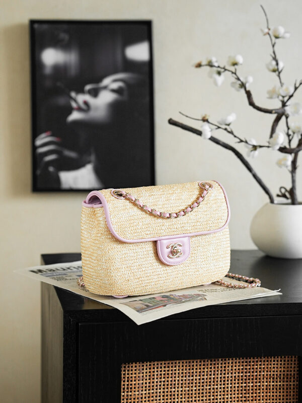 img_8e603200_20260619_i1781860585974_7015_0_1_jpg CHANEL 26S CLASSIC FLAP MEDIUM 23 IN NATURAL RAFFIA AND LIGHT PURPLE CALFSKIN GOLD HARDWARE