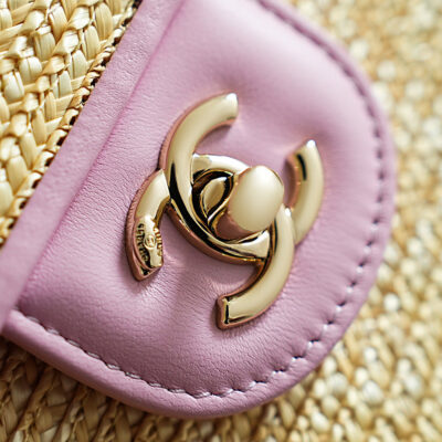 img_8e603200_20260619_i1781860586003_4403_0_7_jpg CHANEL 26S CLASSIC FLAP MEDIUM 23 IN NATURAL RAFFIA AND LIGHT PURPLE CALFSKIN GOLD HARDWARE