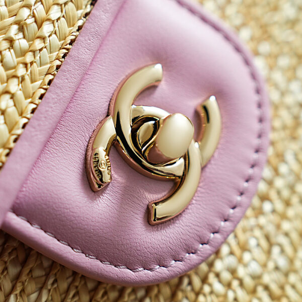 img_8e603200_20260619_i1781860586003_4403_0_7_jpg CHANEL 26S CLASSIC FLAP MEDIUM 23 IN NATURAL RAFFIA AND LIGHT PURPLE CALFSKIN GOLD HARDWARE
