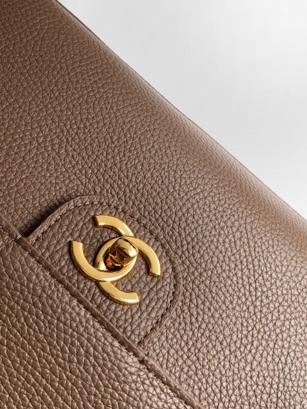 CHANEL 26S SOUPLISSIMO MAXI FLAP 39 IN BROWN GRAINED CALFSKIN GOLD HARDWARE
