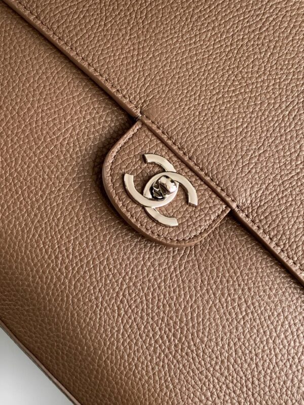 img_9322ccb2_20260503_i1777809549079_8633_0_4_jpg CHANEL 26S SOUPLISSIMO MAXI FLAP 39 IN BROWN GRAINED CALFSKIN SILVER HARDWARE