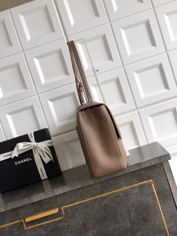 img_9322ccb2_20260503_i1777809549573_1108_0_1_jpg CHANEL 26S SOUPLISSIMO MAXI FLAP 39 IN BROWN GRAINED CALFSKIN SILVER HARDWARE