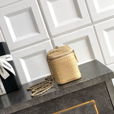 img_9322ccb2_20260508_i1778244337417_1887_0_1_jpg CHANEL 26S VANITY CASE 17 IN BEIGE WOVEN RAFFIA GOLD HARDWARE