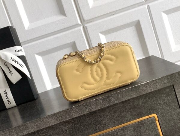 img_9322ccb2_20260508_i1778244339226_7093_0_3_jpg CHANEL 26S VANITY CASE 17 IN BEIGE WOVEN RAFFIA GOLD HARDWARE