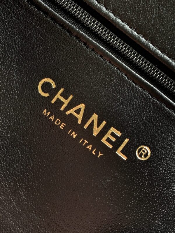 img_9322ccb2_20260523_i1779518811846_4307_0_8_jpg CHANEL 26S TOP HANDLE BAG 19 IN BLACK RAFFIA AND CALFSKIN GOLD HARDWARE