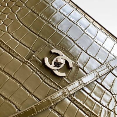 CHANEL 26S SOUPLISSIMO MAXI FLAP 39 IN OLIVE GREEN CROCODILE-EMBOSSED CALFSKIN SILVER HARDWARE