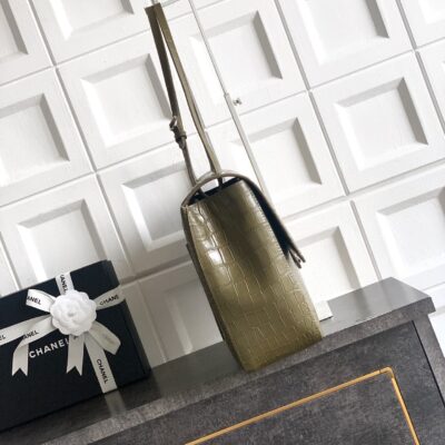 CHANEL 26S SOUPLISSIMO MAXI FLAP 39 IN OLIVE GREEN CROCODILE-EMBOSSED CALFSKIN SILVER HARDWARE