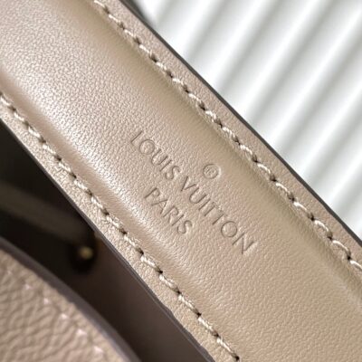 CRAFTY NEONOE 26 IN BROWN AND CREAM BICOLOR EMPREINTE CALFSKIN