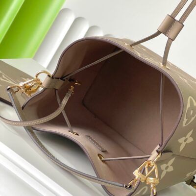 CRAFTY NEONOE 26 IN BROWN AND CREAM BICOLOR EMPREINTE CALFSKIN