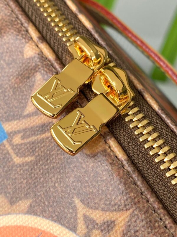 img_94012bf7_20250528_i1748364819033_1583_0_6_jpg COMPARTMENTS 24 IN BROWN MONOGRAM CANVAS WITH GOLD LOCK