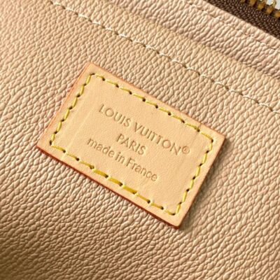 img_94012bf7_20250528_i1748364819105_9722_0_8_jpg COMPARTMENTS 24 IN BROWN MONOGRAM CANVAS WITH GOLD LOCK