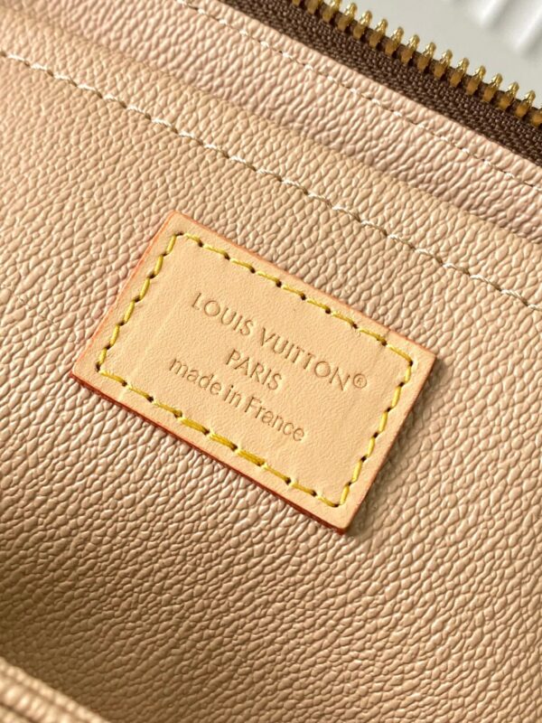 img_94012bf7_20250528_i1748364819105_9722_0_8_jpg COMPARTMENTS 24 IN BROWN MONOGRAM CANVAS WITH GOLD LOCK