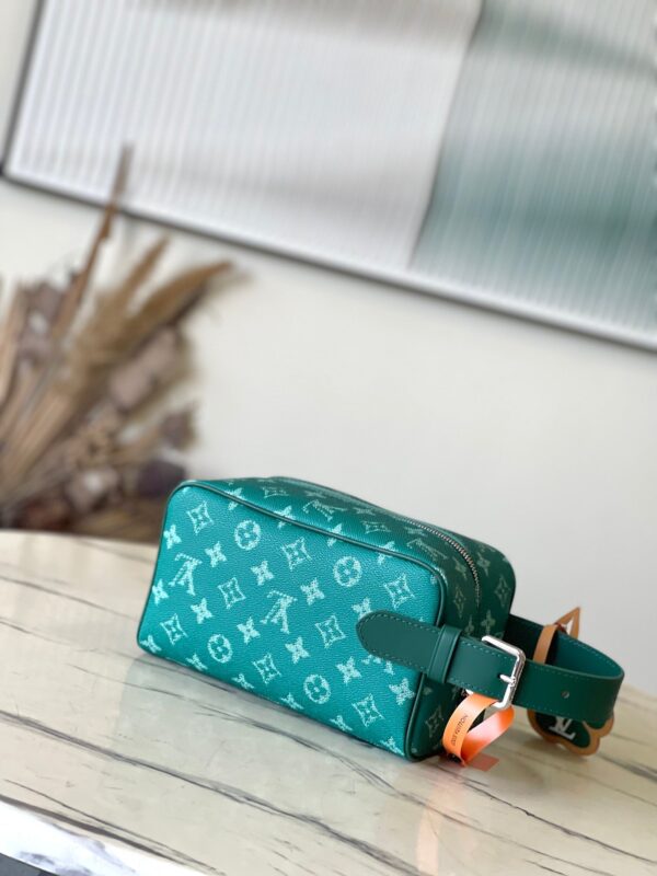 img_9acee4e0_20241004_i1728040525_5672_2_jpg LOCKER DOPP KIT 28 IN GREEN MONOGRAM HERITAGE CANVAS