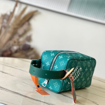 img_9acee4e0_20241004_i1728040525_9497_1_jpg LOCKER DOPP KIT 28 IN GREEN MONOGRAM HERITAGE CANVAS