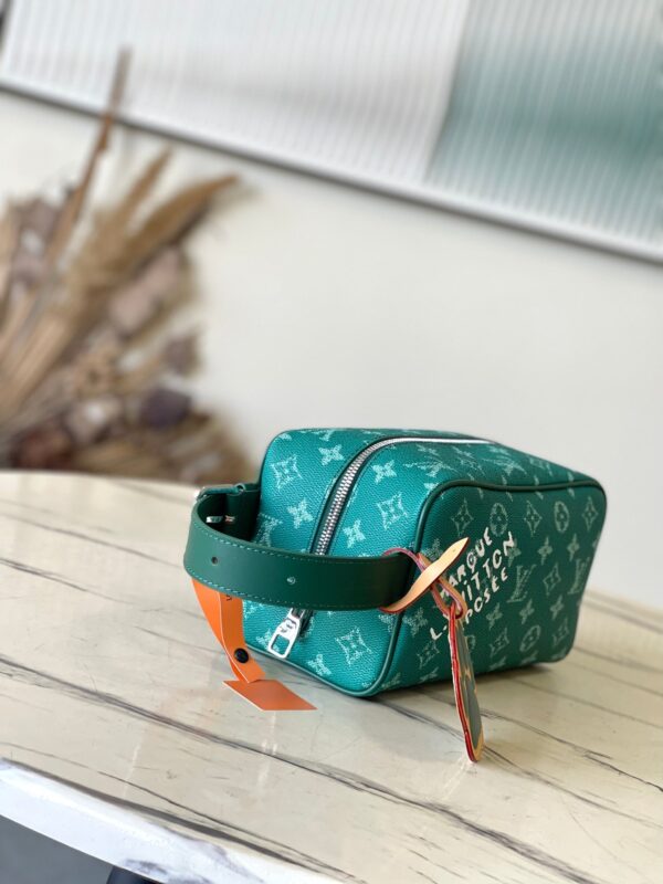img_9acee4e0_20241004_i1728040525_9497_1_jpg LOCKER DOPP KIT 28 IN GREEN MONOGRAM HERITAGE CANVAS